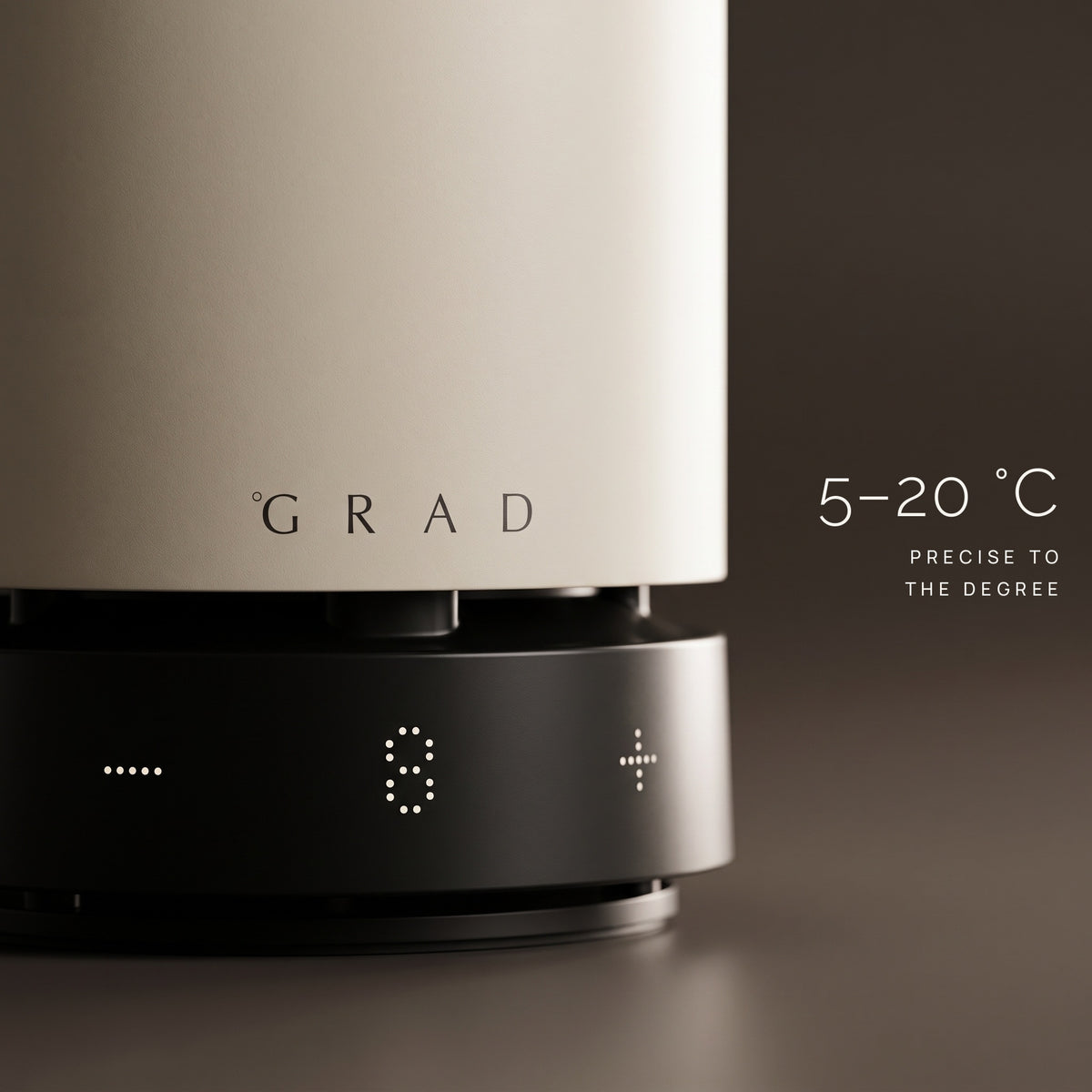 Inställning av exakt serveringstemperatur mellan 5 och 20 °C på GRAD No.1 Off-White vinkylare
